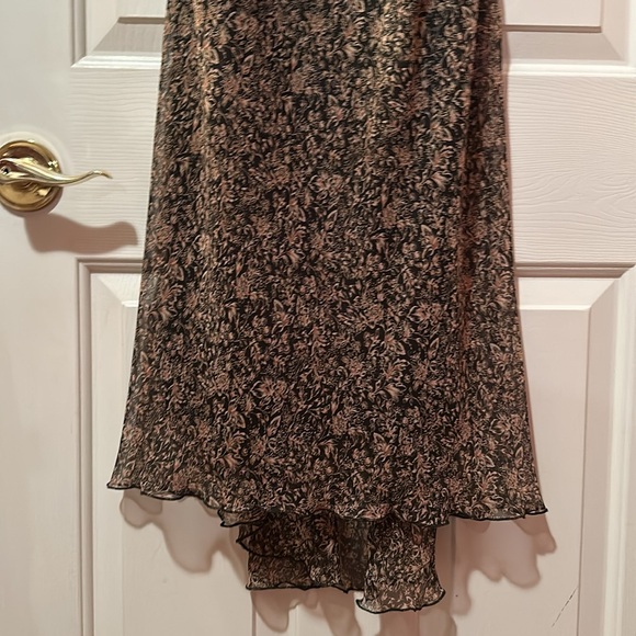 Excellent condition dress for fall, spring or summer!! Size: 12 - Picture 4 of 6